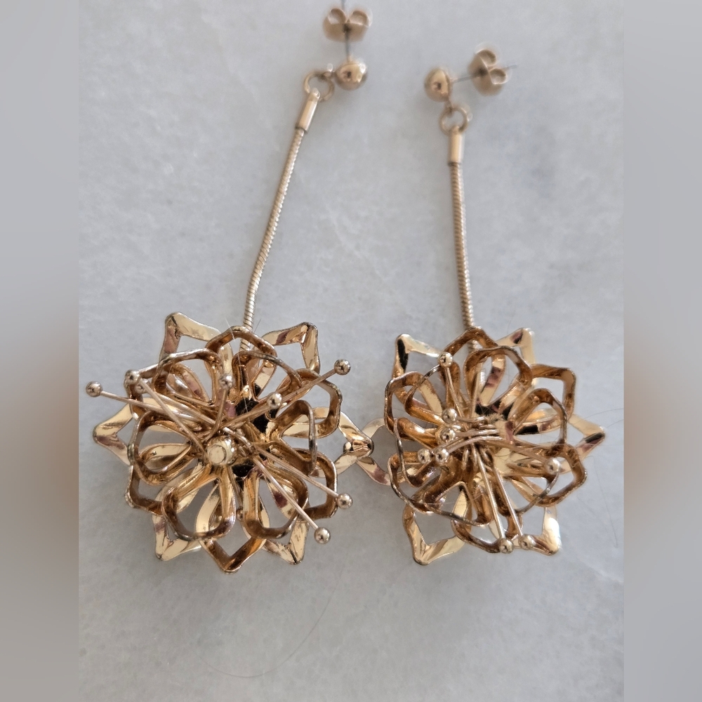 Vintage Gold Tone Floral Drop Earrings Rare Find